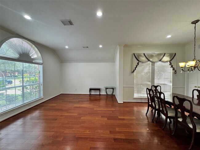 Photo - 1718 Berkoff Dr