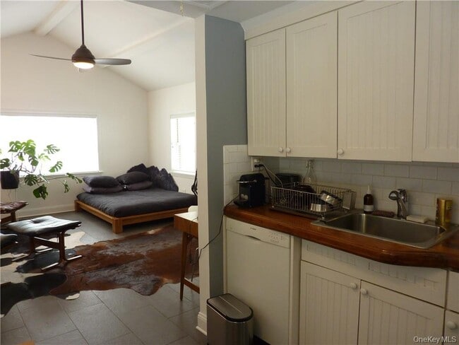Photo - 39 Laurelton Rd