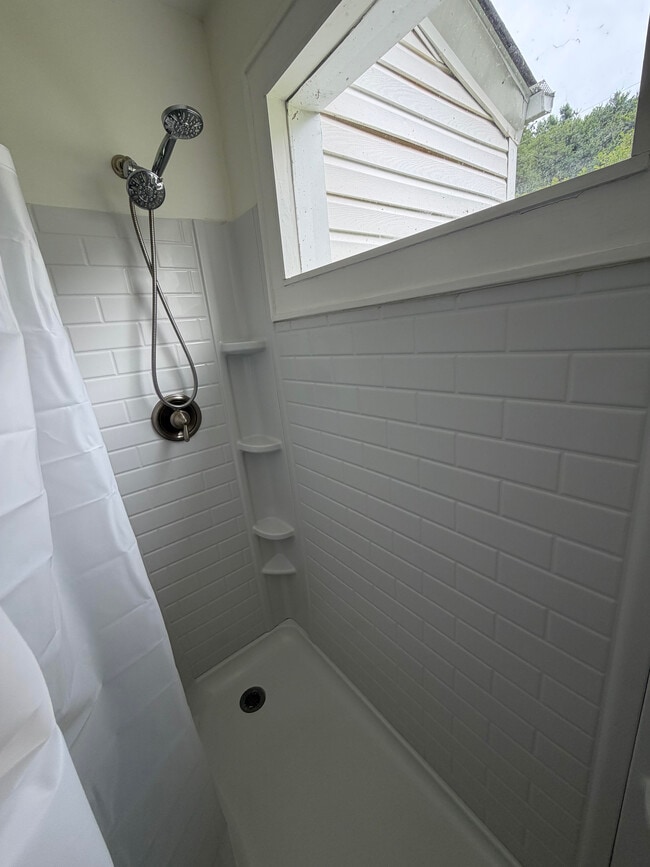 Photo - 202 Mayfield Dr