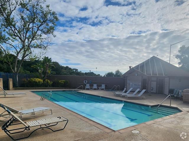 Building Photo - 4531 Chateau Dr Rental