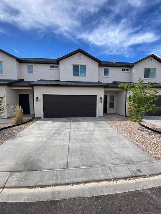 Building Photo - 3 Bed - 2.5 Bath, Newer Construction