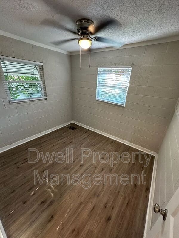 Photo - 124 Wood St