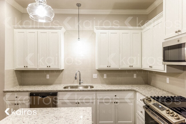 6614 Roux Dr