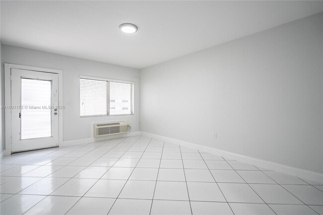 Photo - 7640 Carlyle Ave Unidad 4A