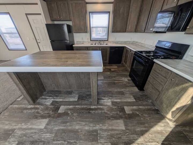 Photo - 16151 Notre Dame St