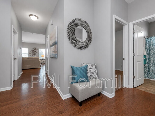 Photo - 1015 Albany Park Dr