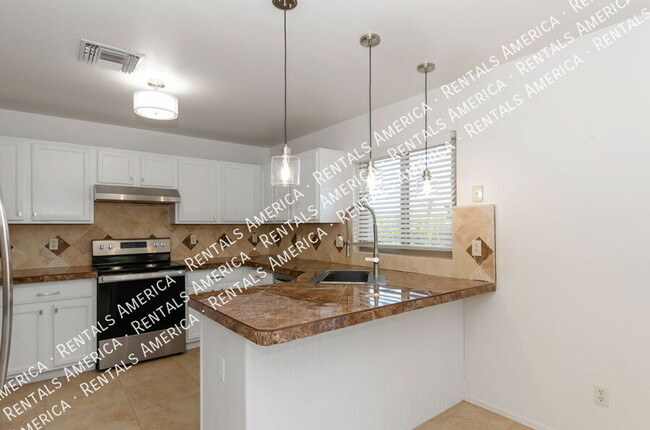 Photo - 2076 Silver Grass Pl