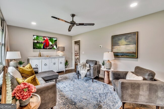 Building Photo - 597 South Gordon Rd SW