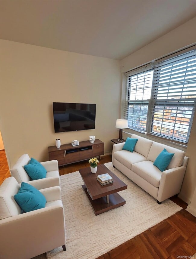 Building Photo - 210 Pelham Rd Unit 5P