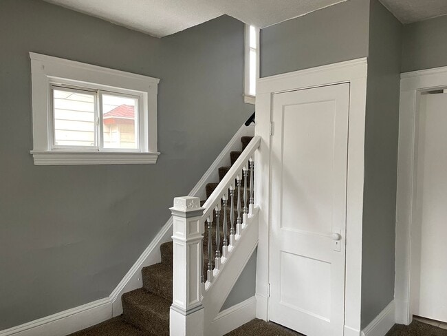 Photo - 4 BED 1 BATH SINGLE FAMILY HOME IN CLEVELAND!