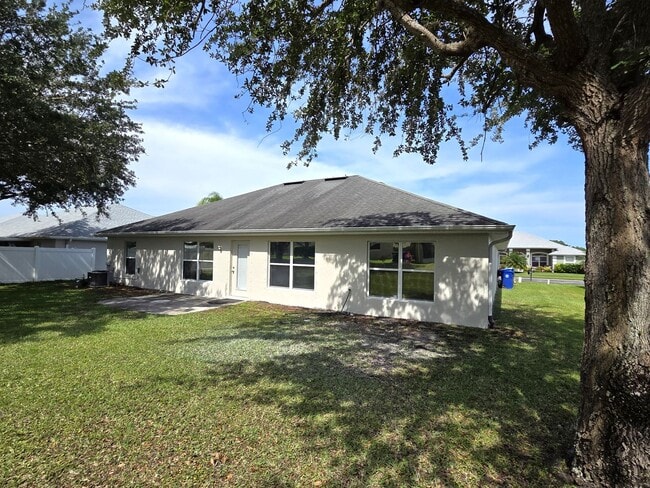 Photo - Spacious Rooms~Sunny~Large Yard~4Beds~3Bat...