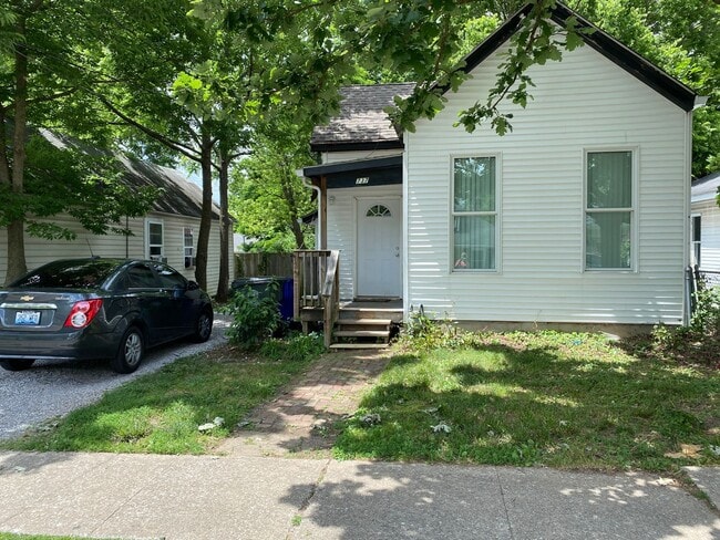Historic 1920 House! Off-Street Parking, F... - Historic 1920 House! Off-Street Parking, F...