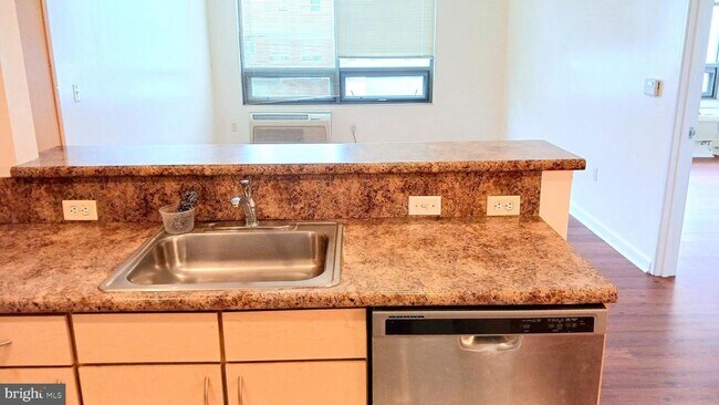 Photo - 815-37 Arch St Unidad 707