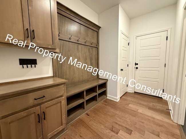 Photo - Extraordinary 3 bedroom home in Lee's Summit