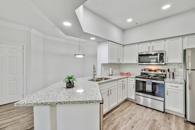 Building Photo - Start Your Lease with One Month On Us! Unit 28RO Rental