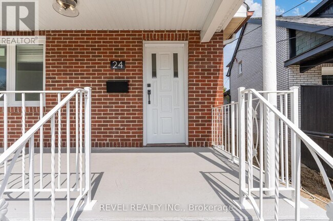 Photo - 24 Kenora Crescent
