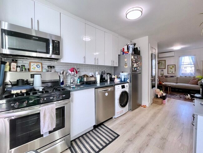 Photo - 379 Monmouth St