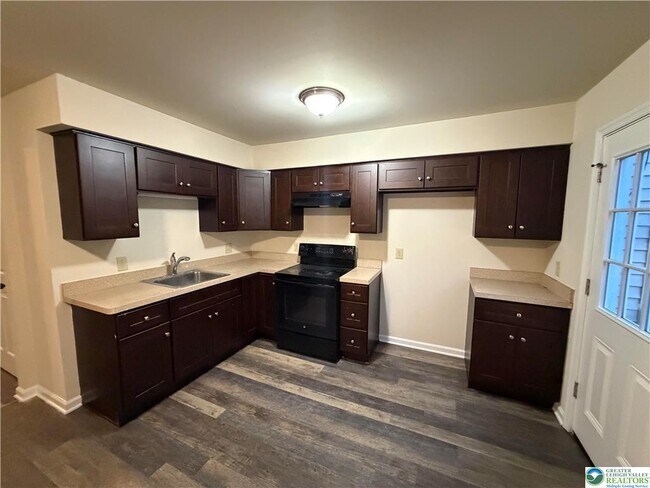 Photo - 2870 Klein St