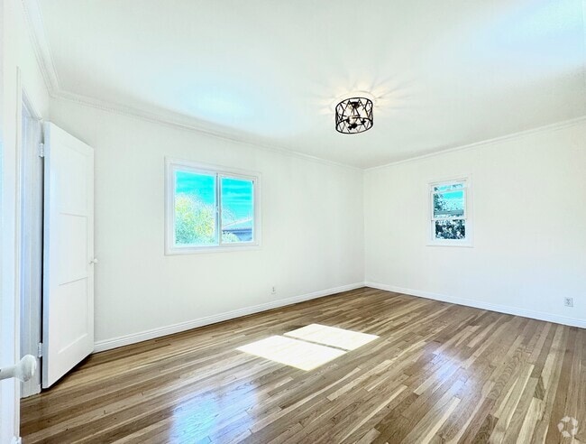 Building Photo - 2406 Edgewater Ter Rental