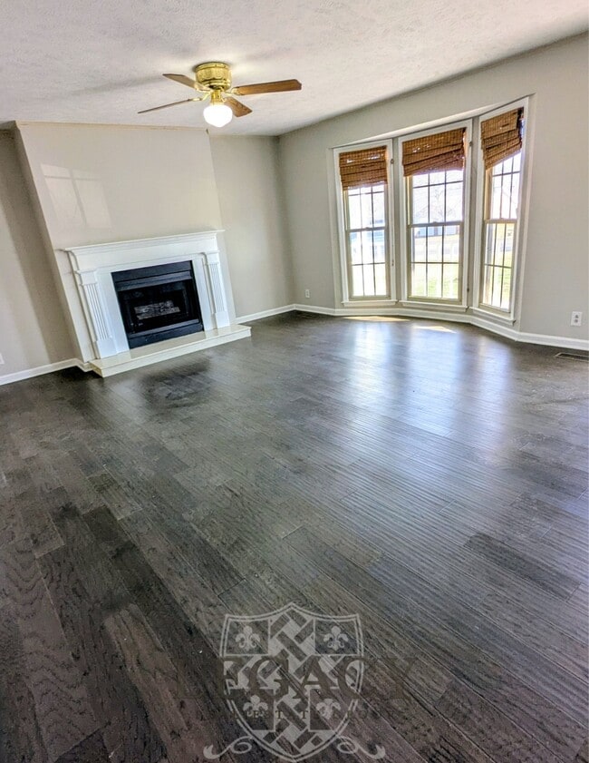 Photo - 221 Benefield Dr