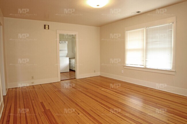 Photo - 812 W Myrtle St