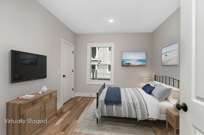 Photo - 980 Diamond Ave NE