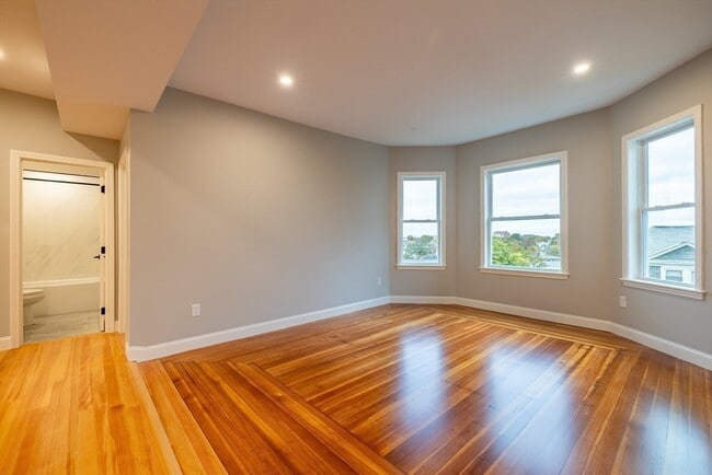 Photo - 19 Sawyer Ave Unit 3