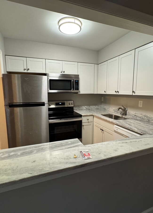 Building Photo - The Charlotte Unit 501