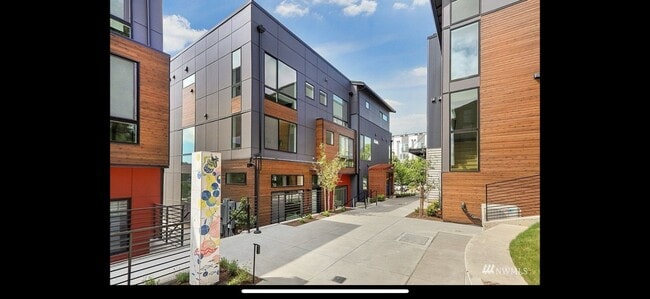 Building Photo - 2029 25th Ave S Rental