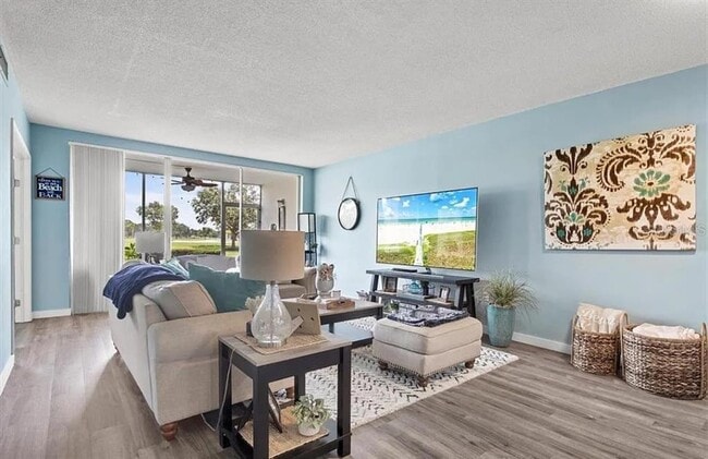 7461 W Country Club Dr N Unit 108