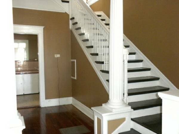 escaleras - 920 Magnolia St