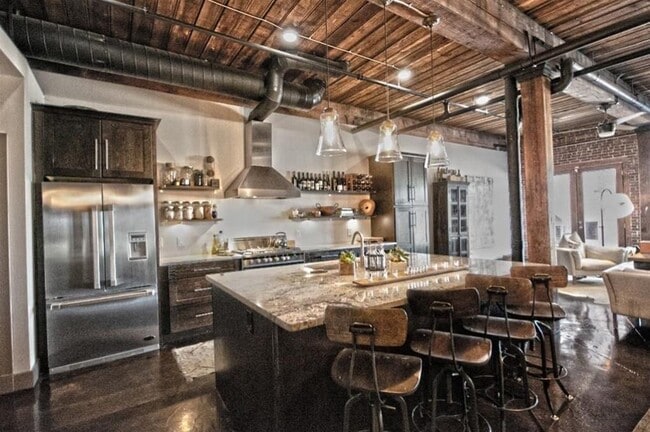 Building Photo - 320 Peters St SW Unit 10