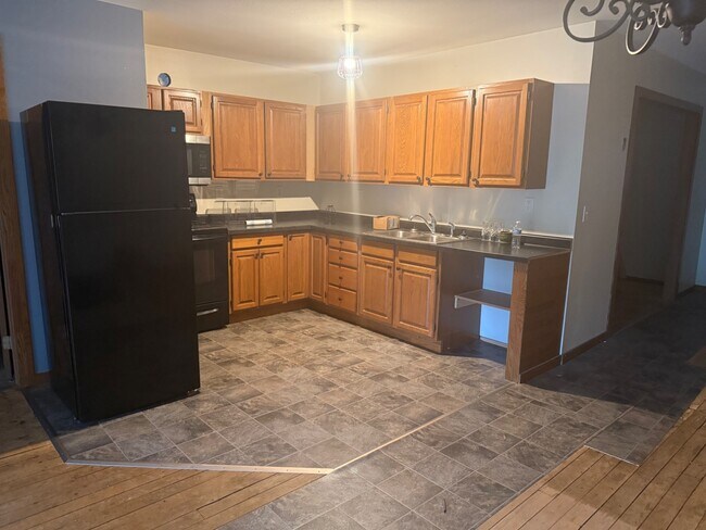 Photo - 307 E Bridge St