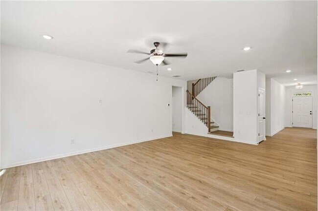 Photo - 240 Silverleaf Trl