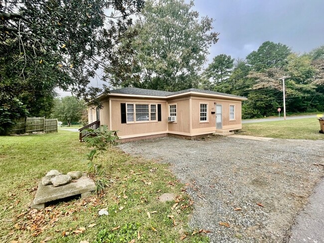 Photo - Don't miss out on this 2 bedroom 1 bath home . Located in Lincolnton .