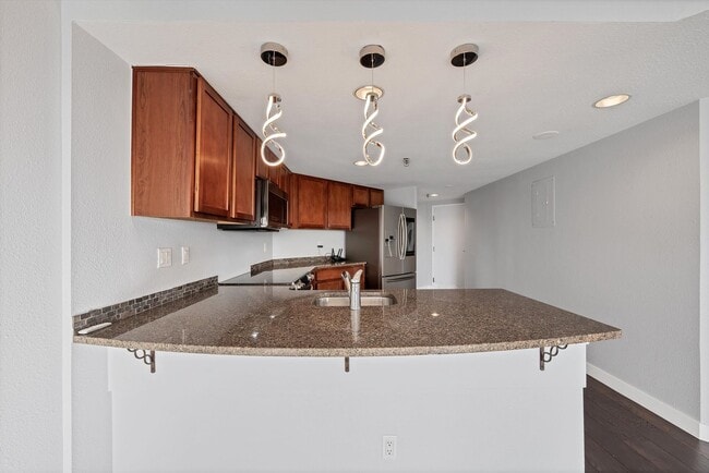 Photo - 100 Park Ave W