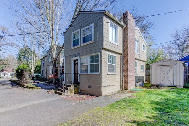 Photo - Custer Apartments