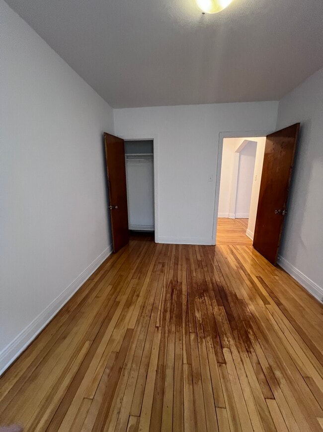 Photo - 2475 Av Van Horne