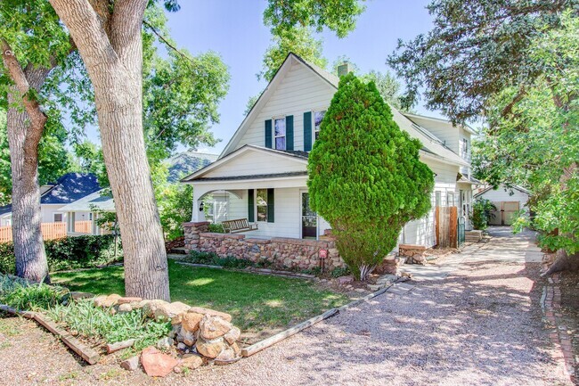 Building Photo - Charming 4BD Victorian near Downtown Color... Rental