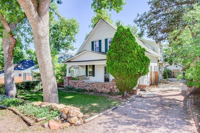 Charming 4BD Victorian near Downtown Color... - Charming 4BD Victorian near Downtown Color... House