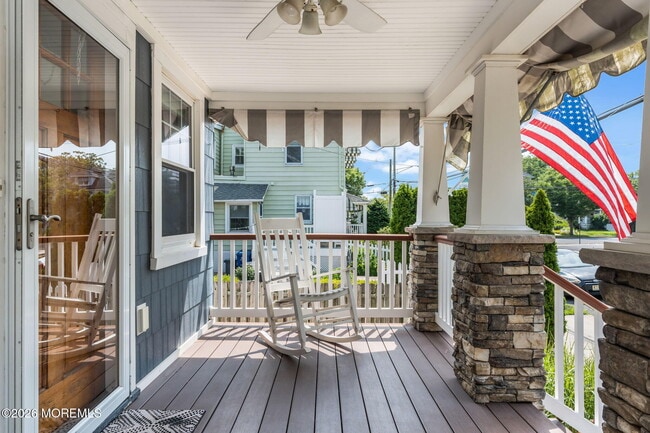 Photo - 706 E St