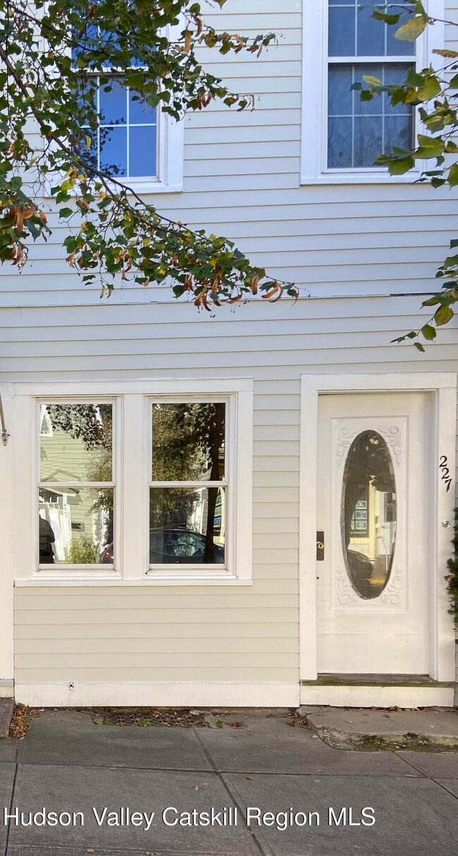 Photo - 227 Warren St