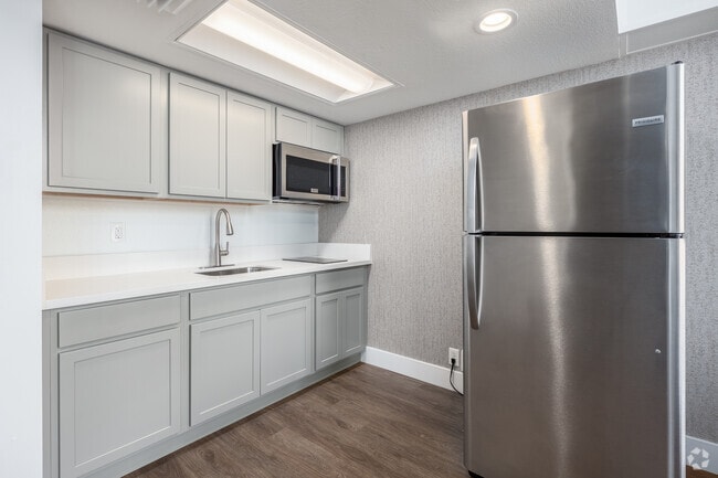 2BR, 2BA - 850SF - Kitchen
