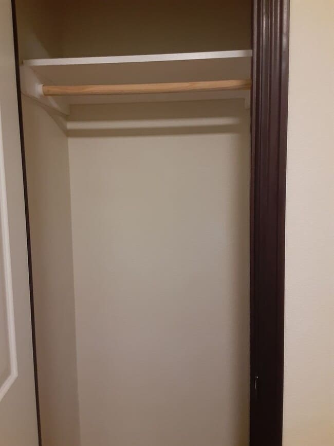 Photo - Modern Comfort: Discover Our 1-Bedroom Apartment Gem Unit Fox Run Apartments -581 #4