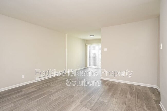 Photo - 900 Lowdermilk St