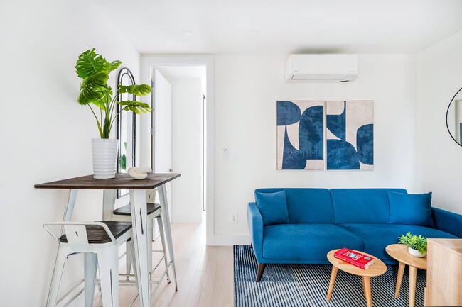 Building Photo - 515 W 48th St Rental