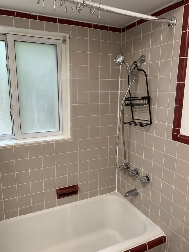 Photo - 822 Hawthorn Ave