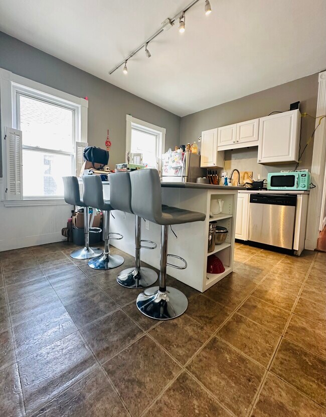 Building Photo - 20 Dalrymple St Unit 3