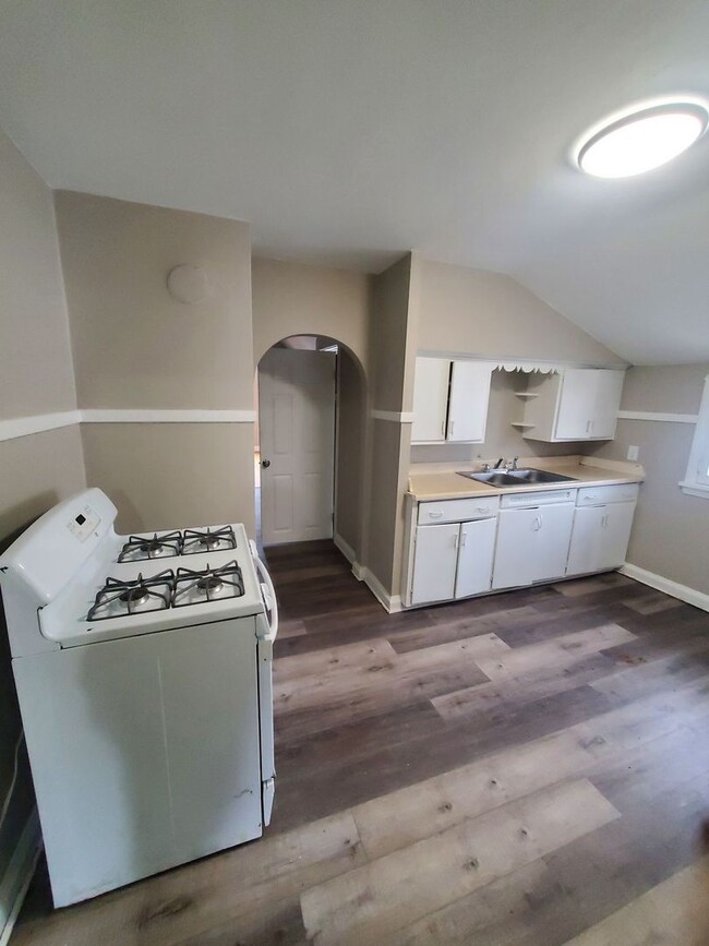 Building Photo - 2524 N Hubbard St Rental