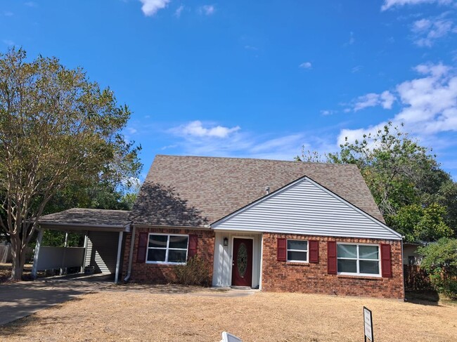 Building Photo - 1303 Leacrest Dr Rental